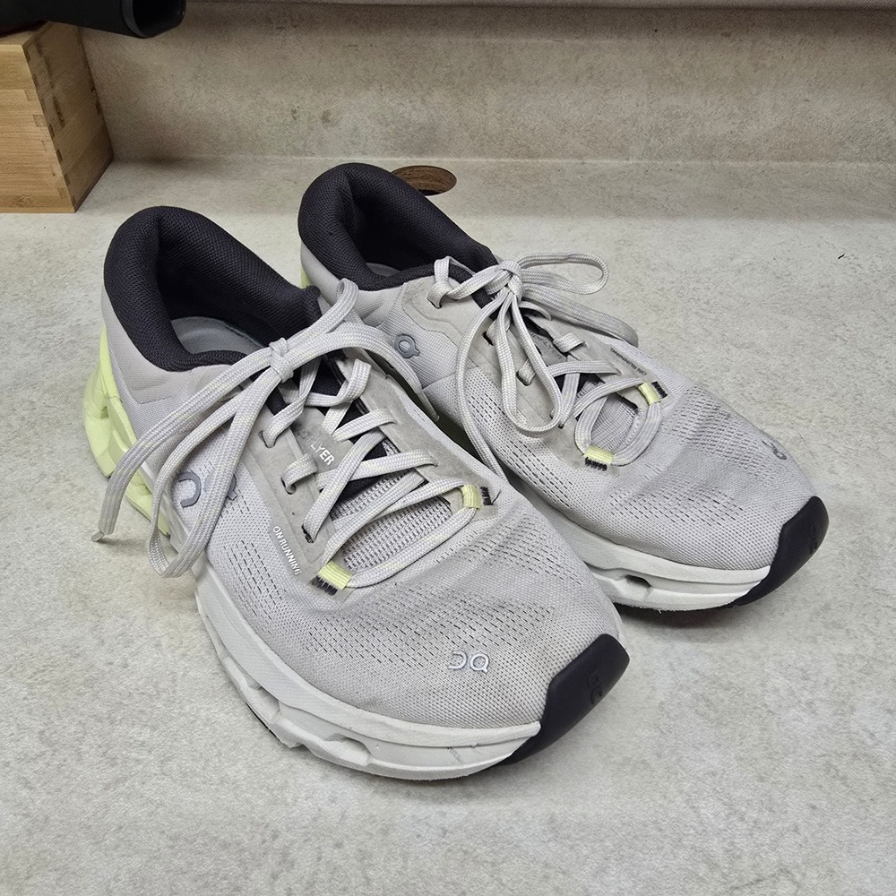 On Cloud flyer Running Shoes Womens 8 Glacier Zest Grey Yellow 21.99627 Sneakers